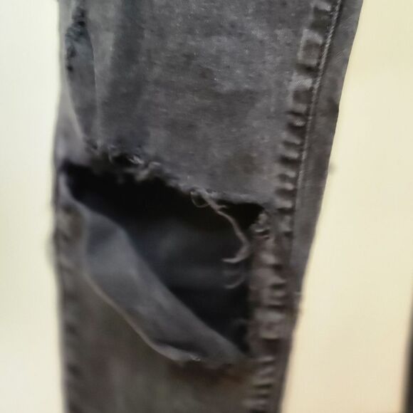 Highwaisted black distressed skinny jeans - Picture 7 of 11